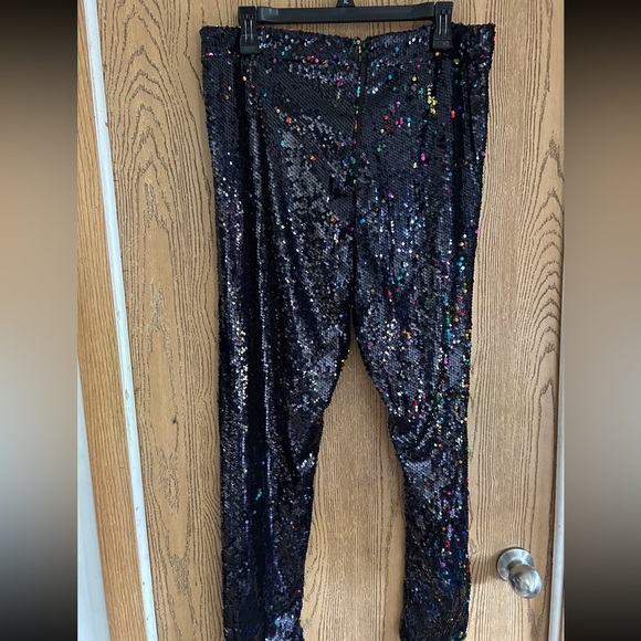Straight leg/legging sequin pants size 2x but fits more like an xl in my opinion - Picture 4 of 9